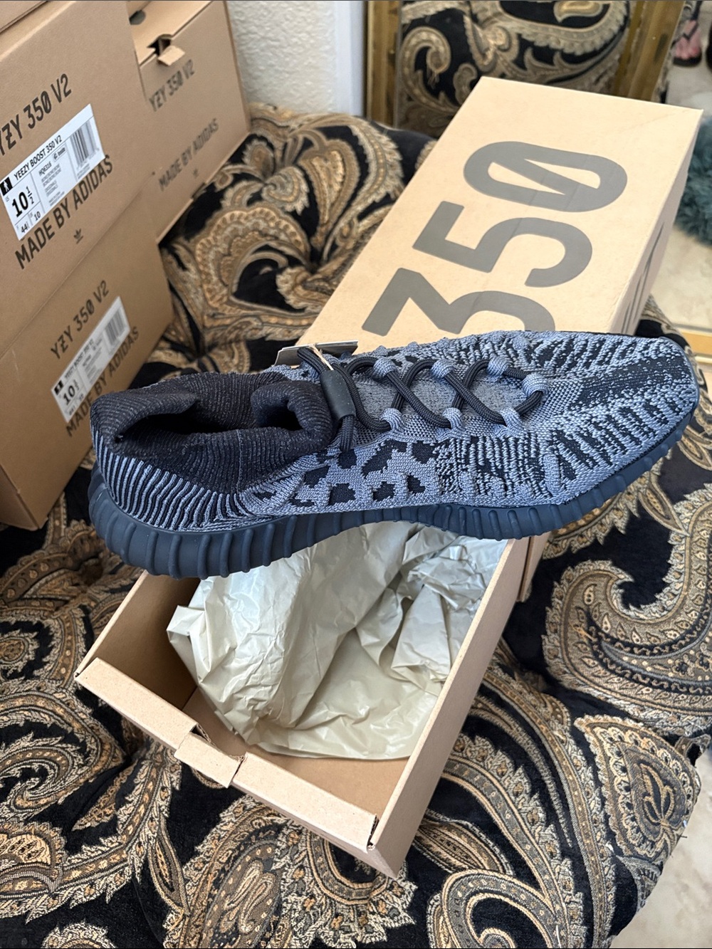 Yeezy Boost 350 V2 Black & Gray Knit Sneaker - Picture 1 of 2